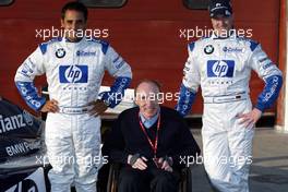 17.04.2003 Imola, San Marino, SM, Formel1, Donnerstag, neuer Sponsor auf dem BMW.WilliamsF1 Wagen - NiQuitin CQ - Juan-Pablo Montoya (CO, BMW WilliamsF1), Frank Williams, Sir (WilliamsF1, Teamchef, Managing Director & Team Principal), Ralf Schumacher (D, BMW WilliamsF1) - (Imola, Autodromo Enzo e Dino Ferrari, 4,933 km - Grand Prix of San Marino 2003, Formel 1, F1)  - Weitere Bilder auf www.xpb.cc, eMail: info@xpb.cc - Belegexemplare senden. Abdruck ist honorarpflichtig. c Copyrightnachweis: xpb.cc