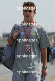 17.04.2003 Imola, San Marino, SM, Formel1, Donnerstag, Fernando Alonso (E, 08), Renault F1 Team) Portrait im Paddock Bereich - (Imola, Autodromo Enzo e Dino Ferrari, 4,933 km - Grand Prix of San Marino 2003, Formel 1, F1)  - Weitere Bilder auf www.xpb.cc, eMail: info@xpb.cc - Belegexemplare senden. Abdruck ist honorarpflichtig. c Copyrightnachweis: xpb.cc