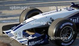 17.04.2003 Imola, San Marino, SM, Formel1, Donnerstag, neuer Sponsor auf dem BMW.WilliamsF1 Wagen - NiQuitin CQ - Juan-Pablo Montoya (CO, BMW WilliamsF1), Frank Williams, Sir (WilliamsF1, Teamchef, Managing Director & Team Principal), Ralf Schumacher (D, BMW WilliamsF1) - (Imola, Autodromo Enzo e Dino Ferrari, 4,933 km - Grand Prix of San Marino 2003, Formel 1, F1)  - Weitere Bilder auf www.xpb.cc, eMail: info@xpb.cc - Belegexemplare senden. Abdruck ist honorarpflichtig. c Copyrightnachweis: xpb.cc