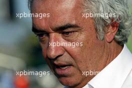 17.04.2003 Imola, San Marino, SM, Formel1, Donnerstag, Flavio Briatore (Renault, Teamchef, Managing Director), Portrait - (Imola, Autodromo Enzo e Dino Ferrari, 4,933 km - Grand Prix of San Marino 2003, Formel 1, F1)  - Weitere Bilder auf www.xpb.cc, eMail: info@xpb.cc - Belegexemplare senden. Abdruck ist honorarpflichtig. c Copyrightnachweis: xpb.cc