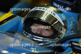 12.09.2003 Monza, Italien, F1 in Monza, Freitag, Jarno Trulli (I, 07), Mild Seven Renault F1 Team, in der Box (Pit) - Formel 1 Grand Prix (GP) von Italien 2003 (Autodromo Nazionale Monza, Italy) - Weitere Bilder auf www.xpb.cc, eMail: info@xpb.cc - Belegexemplare senden. Abdruck ist honorarpflichtig. c Copyrightnachweis: xpb.cc