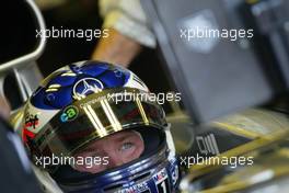 12.09.2003 Monza, Italien, F1 in Monza, Freitag, Kimi Raikkonen, (Räikkönen, FIN, 06), West McLaren Mercedes, in der Box (Pit) - Formel 1 Grand Prix (GP) von Italien 2003 (Autodromo Nazionale Monza, Italy) - Weitere Bilder auf www.xpb.cc, eMail: info@xpb.cc - Belegexemplare senden. Abdruck ist honorarpflichtig. c Copyrightnachweis: xpb.cc