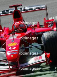 12.09.2003 Monza, Italien, F1 in Monza, Freitag, Michael Schumacher (D, 01), Scuderia Ferrari Marlboro, F2003-GA, auf der Strecke (Track) - Formel 1 Grand Prix (GP) von Italien 2003 (Autodromo Nazionale Monza, Italy) - Weitere Bilder auf www.xpb.cc, eMail: info@xpb.cc - Belegexemplare senden. Abdruck ist honorarpflichtig. c Copyrightnachweis: xpb.cc