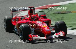 12.09.2003 Monza, Italien, F1 in Monza, Freitag, Michael Schumacher (D, 01), Scuderia Ferrari Marlboro, F2003-GA, auf der Strecke (Track) - Formel 1 Grand Prix (GP) von Italien 2003 (Autodromo Nazionale Monza, Italy) - Weitere Bilder auf www.xpb.cc, eMail: info@xpb.cc - Belegexemplare senden. Abdruck ist honorarpflichtig. c Copyrightnachweis: xpb.cc