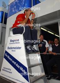 12.09.2003 Monza, Italien, F1 in Monza, Freitag, Abschlußparty für Gerhard Berger (BMW, Motorsport Direktor), Portrait / Motorhome von BMW Williams F1 Team - Formel 1 Grand Prix (GP) von Italien 2003 (Autodromo Nazionale Monza, Italy) - Weitere Bilder auf www.xpb.cc, eMail: info@xpb.cc - Belegexemplare senden. Abdruck ist honorarpflichtig. c Copyrightnachweis: Poolpicture by BMW / xpb.cc