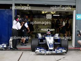 13.09.2003 Monza, Italien, F1 in Monza, Samstag, erste Ausfahrt für Marc Gene (D, BMW WilliamsF1, Ersatzfahrer für Ralf Schumacher) in der Box, bekommt Anweisungen vom Ing., MG fährt für RS der wegen des Crashs bei den Testfahrten letzter Woche in Monza heute abgesagt hat  - Formel 1 Grand Prix (GP) von Italien 2003 (Autodromo Nazionale Monza, Italy) - Weitere Bilder auf www.xpb.cc, eMail: info@xpb.cc - Belegexemplare senden. Abdruck ist honorarpflichtig. c Copyrightnachweis: xpb.cc