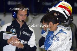 13.09.2003 Monza, Italien, F1 in Monza, Samstag, Marc Gene (D, BMW WilliamsF1, Ersatzfahrer für Ralf Schumacher) in der Box, bekommt Anweisungen vom Ing., MG fährt für RS der wegen des Crashs bei den Testfahrten letzter Woche in Monza heute abgesagt hat  - Formel 1 Grand Prix (GP) von Italien 2003 (Autodromo Nazionale Monza, Italy) - Weitere Bilder auf www.xpb.cc, eMail: info@xpb.cc - Belegexemplare senden. Abdruck ist honorarpflichtig. c Copyrightnachweis: xpb.cc