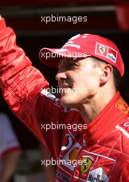 13.09.2003 Monza, Italien, F1 in Monza, Samstag, Michael Schumacher (D, Ferrari) Portrait, nach seiner Pole Position - Formel 1 Grand Prix (GP) von Italien 2003 (Autodromo Nazionale Monza, Italy) -  LEGAL NOTICE: THIS PICTURE IS NOT FOR UK (Great Britain, England...) PRINT USE, KEINE PRINT BILDNUTZUNG IN ENGLAND! - Weitere Bilder auf www.xpb.cc, eMail: info@xpb.cc - Belegexemplare senden. Abdruck ist honorarpflichtig. c Copyrightnachweis: xpb.cc