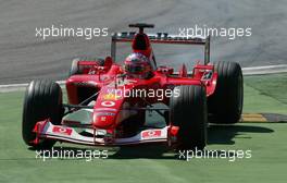 14.09.2003 Monza, Italien, F1 in Monza, Sonntag, Rennen, Rubens Barrichello (BR, 02), Scuderia Ferrari Marlboro, F2003-GA, auf der Strecke (Track) - Formel 1 Grand Prix (GP) von Italien 2003 (Autodromo Nazionale Monza, Italy) - Weitere Bilder auf www.xpb.cc, eMail: info@xpb.cc - Belegexemplare senden. Abdruck ist honorarpflichtig. c Copyrightnachweis: xpb.cc