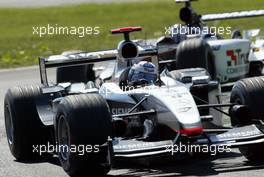 14.09.2003 Monza, Italien, F1 in Monza, Sonntag, Rennen, David Coulthard (GB, 05), West McLaren Mercedes, MP4-17D, auf der Strecke (Track) vor Jos Verstappen (NL, Minardi) - Formel 1 Grand Prix (GP) von Italien 2003 (Autodromo Nazionale Monza, Italy) - Weitere Bilder auf www.xpb.cc, eMail: info@xpb.cc - Belegexemplare senden. Abdruck ist honorarpflichtig. c Copyrightnachweis: xpb.cc