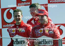 14.09.2003 Monza, Italien, F1 in Monza, Sonntag, VIP, Podium, Ross Brawn (Ferrari, Technischer Direktor, Technical Director), Michael Schumacher (D, Ferrari), Rubens Barrichello (BR, Ferrari) - Formel 1 Grand Prix (GP) von Italien 2003 (Autodromo Nazionale Monza, Italy) - Weitere Bilder auf www.xpb.cc, eMail: info@xpb.cc - Belegexemplare senden. Abdruck ist honorarpflichtig. c Copyrightnachweis: xpb.cc
