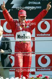 14.09.2003 Monza, Italien, F1 in Monza, Sonntag, Podium, Michael Schumacher (D, Ferrari) - Formel 1 Grand Prix (GP) von Italien 2003 (Autodromo Nazionale Monza, Italy) - Weitere Bilder auf www.xpb.cc, eMail: info@xpb.cc - Belegexemplare senden. Abdruck ist honorarpflichtig. c Copyrightnachweis: xpb.cc