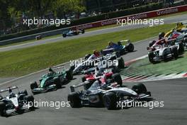 14.09.2003 Monza, Italien, F1 in Monza, Sonntag, Start zum Rennen, Kimi Raikkonen, (FIN, McLaren Mercedes), David Coulthard (GB, McLaren Mercedes), Olivier Panis (F, Toyota Racing), Mark Webber (AUS, Jaguar), Marc Gene (D, BMW WilliamsF1, Ersatzfahrer für Ralf Schumacher), Jenson Button (GB, 17), Lucky Strike BAR Honda, BAR005, auf der Strecke (Track) - Formel 1 Grand Prix (GP) von Italien 2003 (Autodromo Nazionale Monza, Italy) - Weitere Bilder auf www.xpb.cc, eMail: info@xpb.cc - Belegexemplare senden. Abdruck ist honorarpflichtig. c Copyrightnachweis: xpb.cc