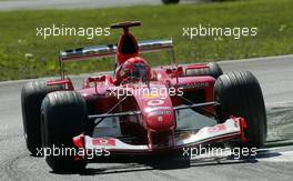 14.09.2003 Monza, Italien, F1 in Monza, Sonntag, Rennen, Michael Schumacher (D, 01), Scuderia Ferrari Marlboro, F2003-GA, auf der Strecke (Track) - Formel 1 Grand Prix (GP) von Italien 2003 (Autodromo Nazionale Monza, Italy) - Weitere Bilder auf www.xpb.cc, eMail: info@xpb.cc - Belegexemplare senden. Abdruck ist honorarpflichtig. c Copyrightnachweis: xpb.cc