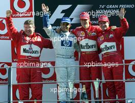 14.09.2003 Monza, Italien, F1 in Monza, Sonntag, VIP, Podium, Ross Brawn (Ferrari, Technischer Direktor, Technical Director), Juan-Pablo Montoya (CO, BMW WilliamsF1), Michael Schumacher (D, Ferrari), Rubens Barrichello (BR, Ferrari) - Formel 1 Grand Prix (GP) von Italien 2003 (Autodromo Nazionale Monza, Italy) - Weitere Bilder auf www.xpb.cc, eMail: info@xpb.cc - Belegexemplare senden. Abdruck ist honorarpflichtig. c Copyrightnachweis: xpb.cc