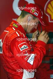 31.05.2003 Monte Carlo, Monaco, F1 in Monaco, Samstag, Michael Schumacher (D, 01, F2003-GA), Scuderia Ferrari Marlboro, in der Box (Pit) - 61ter Formel 1 Grand Prix (GP) von Monaco 2003, Monte Carlo, Fürstentum Monaco - Weitere Bilder auf www.xpb.cc, eMail: info@xpb.cc - Belegexemplare senden. Abdruck ist honorarpflichtig. c Copyrightnachweis: xpb.cc