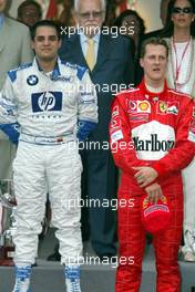 01.06.2003 Monte Carlo, Monaco, F1 in Monaco, Sonntag, Podium, Juan-Pablo Montoya (CO, BMW WilliamsF1), Michael Schumacher (D, Ferrari)  - hinten Prinz Albert von Monaco und Fürst Rainier - 61ter Formel 1 Grand Prix (GP) von Monaco 2003, Monte Carlo, Fürstentum Monaco - Weitere Bilder auf www.xpb.cc, eMail: info@xpb.cc - Belegexemplare senden. Abdruck ist honorarpflichtig. c Copyrightnachweis: xpb.cc