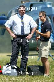 26.06.2003 Nürburg, Deutschland, F1 am Nürburgring, Donnerstag, Michael Schumacher (D, 01), Scuderia Ferrari Marlboro, Portrait, kommt mit dem Helikopter und seinem Piloten an - Formel 1 Grand Prix (GP) von Europa 2003, Nuerburg, Germany - Weitere Bilder auf www.xpb.cc, eMail: info@xpb.cc - Abdruck ist honorarpflichtig. c Copyrightnachweis: xpb.cc