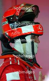 17.06.2003 Silverstone, England, Formel1, Testfahrten, Dienstag, UK, Silverstone, Michael Schumacher (D, 01), Scuderia Ferrari Marlboro, in der Box (Pit) - Weitere Bilder auf www.xpb.cc, eMail: info@xpb.cc - Belegexemplare senden. Abdruck ist honorarpflichtig.  LEGAL NOTICE: THIS PICTURE IS NOT FOR UK (Great Britain, England...) PRINT USE, KEINE PRINT BILDNUTZUNG IN ENGLAND! c Copyrightnachweis: J. Bearne/xpb.cc