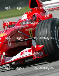 27.09.2003 Indianapolis, USA, F1 in Indy (USA), Samstag, Qualyfying, Michael Schumacher (D, 01), Scuderia Ferrari Marlboro, F2003-GA, auf der Strecke (Track) - 2003 United States Grand Prix (Indianapolis Motor Speedway, USGP, Formel 1, Brickyard) - Weitere Bilder auf www.xpb.cc, eMail: info@xpb.cc - Belegexemplare senden. Abdruck ist honorarpflichtig. c Copyrightnachweis: xpb.cc