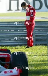 27.09.2003 Indianapolis, USA, F1 in Indy (USA), Samstag, Training am Morgen, Michael Schumacher (D, 01), Scuderia Ferrari Marlboro, F2003-GA, auf der Strecke (Track) - bleibt mit defekt stehen - 2003 United States Grand Prix (Indianapolis Motor Speedway, USGP, Formel 1, Brickyard) - Weitere Bilder auf www.xpb.cc, eMail: info@xpb.cc - Belegexemplare senden. Abdruck ist honorarpflichtig. c Copyrightnachweis: xpb.cc