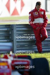 27.09.2003 Indianapolis, USA, F1 in Indy (USA), Samstag, Training am Morgen, Michael Schumacher (D, 01), Scuderia Ferrari Marlboro, F2003-GA, auf der Strecke (Track) - bleibt mit defekt stehen - 2003 United States Grand Prix (Indianapolis Motor Speedway, USGP, Formel 1, Brickyard) - Weitere Bilder auf www.xpb.cc, eMail: info@xpb.cc - Belegexemplare senden. Abdruck ist honorarpflichtig. c Copyrightnachweis: xpb.cc