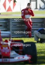 27.09.2003 Indianapolis, USA, F1 in Indy (USA), Samstag, Training am Morgen, Michael Schumacher (D, 01), Scuderia Ferrari Marlboro, F2003-GA, auf der Strecke (Track) - bleibt mit defekt stehen - 2003 United States Grand Prix (Indianapolis Motor Speedway, USGP, Formel 1, Brickyard) - Weitere Bilder auf www.xpb.cc, eMail: info@xpb.cc - Belegexemplare senden. Abdruck ist honorarpflichtig. c Copyrightnachweis: xpb.cc