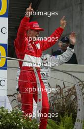 28.09.2003 Indianapolis, USA, F1 in Indy (USA), Sonntag, Podium, Michael Schumacher (D, Ferrari) - 2003 United States Grand Prix (Indianapolis Motor Speedway, USGP, Formel 1, Brickyard) - Weitere Bilder auf www.xpb.cc, eMail: info@xpb.cc - Belegexemplare senden. Abdruck ist honorarpflichtig. c Copyrightnachweis: xpb.cc