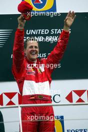 28.09.2003 Indianapolis, USA, F1 in Indy (USA), Sonntag, Podium, Michael Schumacher (D, Ferrari) - 2003 United States Grand Prix (Indianapolis Motor Speedway, USGP, Formel 1, Brickyard) - Weitere Bilder auf www.xpb.cc, eMail: info@xpb.cc - Belegexemplare senden. Abdruck ist honorarpflichtig. c Copyrightnachweis: xpb.cc