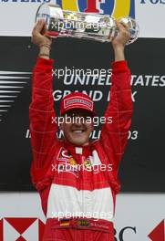 28.09.2003 Indianapolis, USA, F1 in Indy (USA), Sonntag, Podium, Michael Schumacher (D, Ferrari) - 2003 United States Grand Prix (Indianapolis Motor Speedway, USGP, Formel 1, Brickyard) - Weitere Bilder auf www.xpb.cc, eMail: info@xpb.cc - Belegexemplare senden. Abdruck ist honorarpflichtig. c Copyrightnachweis: xpb.cc