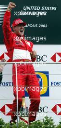 28.09.2003 Indianapolis, USA, F1 in Indy (USA), Sonntag, Podium, Michael Schumacher (D, Ferrari) - 2003 United States Grand Prix (Indianapolis Motor Speedway, USGP, Formel 1, Brickyard) - Weitere Bilder auf www.xpb.cc, eMail: info@xpb.cc - Belegexemplare senden. Abdruck ist honorarpflichtig. c Copyrightnachweis: xpb.cc