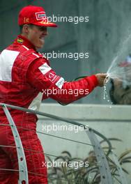 28.09.2003 Indianapolis, USA, F1 in Indy (USA), Sonntag, Podium, Michael Schumacher (D, Ferrari) - 2003 United States Grand Prix (Indianapolis Motor Speedway, USGP, Formel 1, Brickyard) - Weitere Bilder auf www.xpb.cc, eMail: info@xpb.cc - Belegexemplare senden. Abdruck ist honorarpflichtig. c Copyrightnachweis: xpb.cc