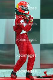 28.09.2003 Indianapolis, USA, F1 in Indy (USA), Sonntag, Park Ferme, Michael Schumacher (D, Ferrari) - 2003 United States Grand Prix (Indianapolis Motor Speedway, USGP, Formel 1, Brickyard) - Weitere Bilder auf www.xpb.cc, eMail: info@xpb.cc - Belegexemplare senden. Abdruck ist honorarpflichtig. c Copyrightnachweis: xpb.cc