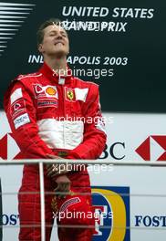 28.09.2003 Indianapolis, USA, F1 in Indy (USA), Sonntag, Podium, Michael Schumacher (D, Ferrari) - 2003 United States Grand Prix (Indianapolis Motor Speedway, USGP, Formel 1, Brickyard) - Weitere Bilder auf www.xpb.cc, eMail: info@xpb.cc - Belegexemplare senden. Abdruck ist honorarpflichtig. c Copyrightnachweis: xpb.cc