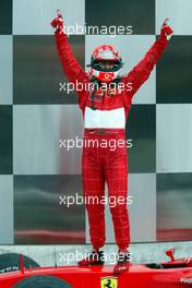 28.09.2003 Indianapolis, USA, F1 in Indy (USA), Sonntag, Park Ferme, Michael Schumacher (D, Ferrari) - 2003 United States Grand Prix (Indianapolis Motor Speedway, USGP, Formel 1, Brickyard) - Weitere Bilder auf www.xpb.cc, eMail: info@xpb.cc - Belegexemplare senden. Abdruck ist honorarpflichtig. c Copyrightnachweis: xpb.cc