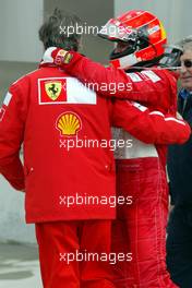 28.09.2003 Indianapolis, USA, F1 in Indy (USA), Sonntag, Park Ferme, Michael Schumacher (D, Ferrari) - 2003 United States Grand Prix (Indianapolis Motor Speedway, USGP, Formel 1, Brickyard) - Weitere Bilder auf www.xpb.cc, eMail: info@xpb.cc - Belegexemplare senden. Abdruck ist honorarpflichtig. c Copyrightnachweis: xpb.cc