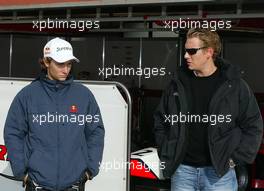 24.10.2003 Imola, Italien, Testfahrten der FIA F3000 in Imola, 24/25.10.2003, Matthias Lauda (his father is Niki Lauda, right side, Thomas) making his F3000 debut familiarised himself with the car during 27 Laps on Friday in damp conditions for the ARDEN Motorsport Team  - (Imola, Autodromo Enzo e Dino Ferrari, 4,933 km) - Weitere Bilder auf www.xpb.cc, eMail: info@xpb.cc - Belegexemplare senden. Abdruck ist honorarpflichtig. c Copyrightnachweis:  photo4 / xpb.cc - LEGAL NOTICE: THIS PICTURE IS NOT FOR ITALY PRINT USE, KEINE PRINT BILDNUTZUNG IN ITALIEN!