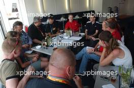 07.06.2003 Klettwitz, Deutschland, Drivers meet the press. In the middle, drivers: René Rast (GER), KUG / DEWALT Racing, Aki Rask (FIN), Mücke Motorsport, and Maximilian Götz (GER), Mücke Motorsport - Formel BMW ADAC Meisterschaft 2003 in Klettwitz, EuroSpeedway Lausitz, Lausitzring (Formel BMW ADAC Meisterschaft)  - Weitere Bilder auf www.xpb.cc, eMail: info@xpb.cc - Belegexemplare senden. c Copyright: Kennzeichnung mit: Miltenburg / xpb.cc