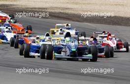 25.05.2003 Nürburg, Deutschland, Formel BMW ADAC Meisterschaft 2003, Start, vorne Robby Coleman (IRL), HBR Motorsport GmbH - Nürburgring. - Weitere Bilder auf www.xpb.cc, eMail: info@xpb.cc - c Copyrightnachweis: xpb.cc