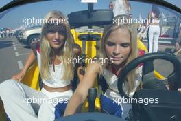 10.08.2003 Zandvoort, Die Niederlande, Total promotion girls in a buggy - Marlboro Masters of Formula 3 (2003) in Zandvoort, Circuit Park Zandvoort (Formel 3)  - Weitere Bilder auf www.xpb.cc, eMail: info@xpb.cc - Belegexemplare senden. c Copyright: Kennzeichnung mit: Miltenburg / xpb.cc
