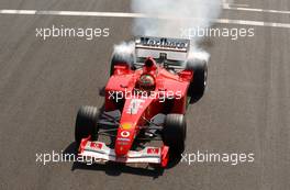 10.08.2003 Zandvoort, Die Niederlande, Marlboro Masters of Formula 3, Ferrari F1 Team Demonstration, Burn out of Luca Badoer (ITA), Scuderia Ferrari Marlboro FW2002-GA, Testdriver - Zandvoort, - Alle Bilder auf www.xpb.cc, eMail: info@xpb.cc - Abdruck ist honorarpflichtig. c Copyrightnachweis: Miltenburg / xpb.cc