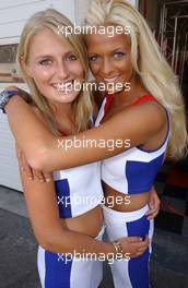 10.08.2003 Zandvoort, Die Niederlande, Total promotion girls - Marlboro Masters of Formula 3 (2003) in Zandvoort, Circuit Park Zandvoort (Formel 3)  - Weitere Bilder auf www.xpb.cc, eMail: info@xpb.cc - Belegexemplare senden. c Copyright: Kennzeichnung mit: Miltenburg / xpb.cc