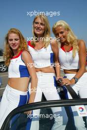 10.08.2003 Zandvoort, Die Niederlande, Total promotion girls - Marlboro Masters of Formula 3 (2003) in Zandvoort, Circuit Park Zandvoort (Formel 3)  - Weitere Bilder auf www.xpb.cc, eMail: info@xpb.cc - Belegexemplare senden. c Copyright: Kennzeichnung mit: Miltenburg / xpb.cc