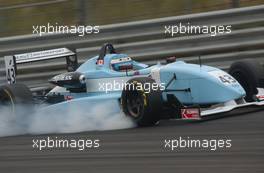 09.08.2003 Zandvoort, Die Niederlande, Billy Asaro (CAN), Menu F3 Motorsport, Dallara F302/3 Opel-Spiess - Marlboro Masters of Formula 3 (2003) in Zandvoort, Circuit Park Zandvoort (Formel 3)  - Weitere Bilder auf www.xpb.cc, eMail: info@xpb.cc - Belegexemplare senden. c Copyright: Kennzeichnung mit: Miltenburg / xpb.cc