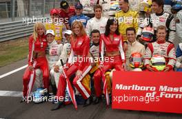 09.08.2003 Zandvoort, Die Niederlande, Marlboro grid girls sitting on the laps of some drivers during the photoshoot for the class of 2003 - Marlboro Masters of Formula 3 (2003) in Zandvoort, Circuit Park Zandvoort (Formel 3)  - Weitere Bilder auf www.xpb.cc, eMail: info@xpb.cc - Belegexemplare senden. c Copyright: Kennzeichnung mit: Miltenburg / xpb.cc