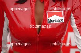 09.08.2003 Zandvoort, Die Niederlande, Marlboro grid girl - Marlboro Masters of Formula 3 (2003) in Zandvoort, Circuit Park Zandvoort (Formel 3)  - Weitere Bilder auf www.xpb.cc, eMail: info@xpb.cc - Belegexemplare senden. c Copyright: Kennzeichnung mit: Miltenburg / xpb.cc