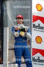 10.08.2003 Zandvoort, Die Niederlande, Podium, Nelson Piquet Jr. (BRA), Piquet Sports, spraying champaign although he is not happy - Marlboro Masters of Formula 3 (2003) in Zandvoort, Circuit Park Zandvoort (Formel 3)  - Weitere Bilder auf www.xpb.cc, eMail: info@xpb.cc - Belegexemplare senden. c Copyright: Kennzeichnung mit: Miltenburg / xpb.cc