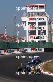 10.08.2003 Zandvoort, Die Niederlande, Christian Klien (AUT), ADAC Berlin-Brandenburg, Dallara F302 Mercedes-HWA, leading the Marlboro Masters at Zandvoort for Nelson Piquet Jr. (BRA), Piquet Sports, Dallara F303 Honda-Mugen - Marlboro Masters of Formula 3 (2003) in Zandvoort, Circuit Park Zandvoort (Formel 3)  - Weitere Bilder auf www.xpb.cc, eMail: info@xpb.cc - Belegexemplare senden. c Copyright: Kennzeichnung mit: Miltenburg / xpb.cc