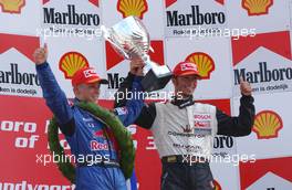10.08.2003 Zandvoort, Die Niederlande, Podium, Christian Klien (AUT), ADAC Berlin-Brandenburg, and Andreas Zuber (AUT), Team Rosberg, holding up the trophy for the Nations Cup for the best finishing county - Marlboro Masters of Formula 3 (2003) in Zandvoort, Circuit Park Zandvoort (Formel 3)  - Weitere Bilder auf www.xpb.cc, eMail: info@xpb.cc - Belegexemplare senden. c Copyright: Kennzeichnung mit: Miltenburg / xpb.cc