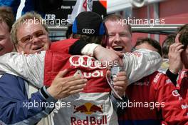 16.05.2004 Adria, Italy,  DTM, Sunday, Mattias Ekström (SWE), Audi Sport Team Abt, being congratulated by his father (left) and a team member (right) - DTM Season 2004 at Adria International Raceway (Deutsche Tourenwagen Masters, Italy)